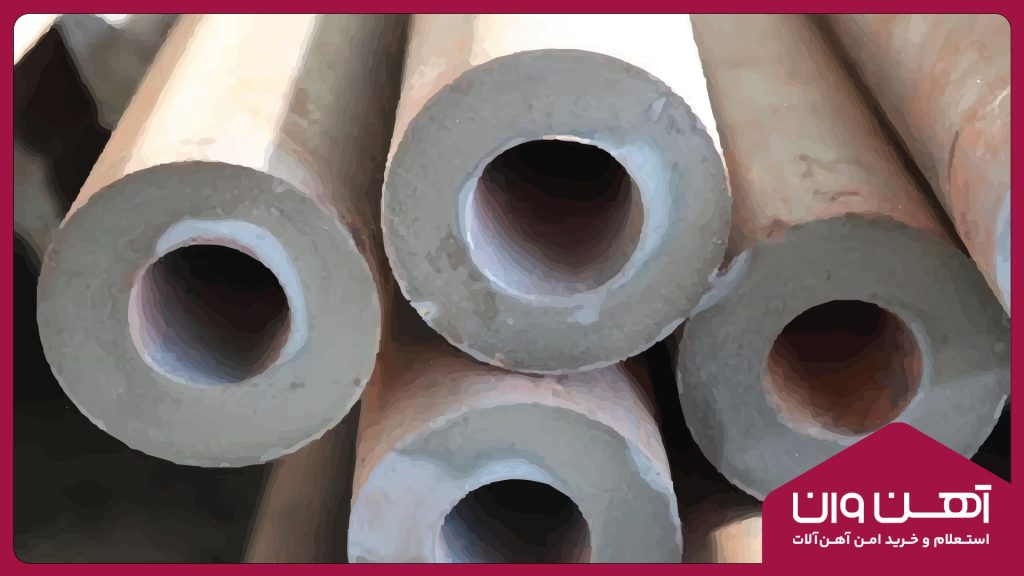 شمش‌های فولادی که معمولاً از جوشکاری و فرآیندهای دیگر تهیه می‌شوند، به شکل‌های مشخصی قطع و آماده می‌شوند. این شمش‌ها ممکن است از منابع متفاوتی مانند بازیافت فولاد یا فولاد معمولی تهیه شوند