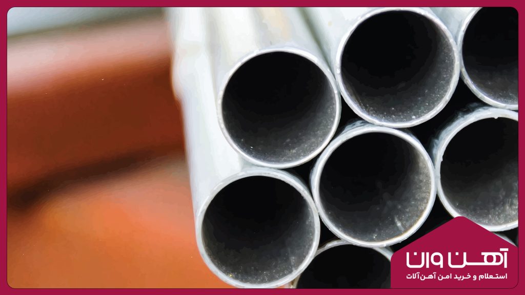 در روش نورد گرم، شمش فولادی گرم شده و از طریق غلطک‌هایی عبور می‌کند تا به ضخامت و قطر مورد نظر برسد